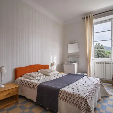 Magnifique A 20m Villa *