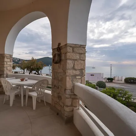 Magnifique A 20m Villa *