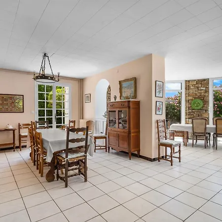 Magnifique A 20m Villa *